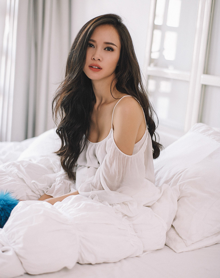 吸乳授乳榨乳的视频